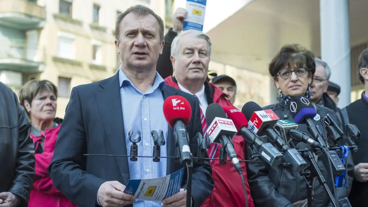 Rabosították a DK-s politikust: több képviselő is kiállt Varju László mellett