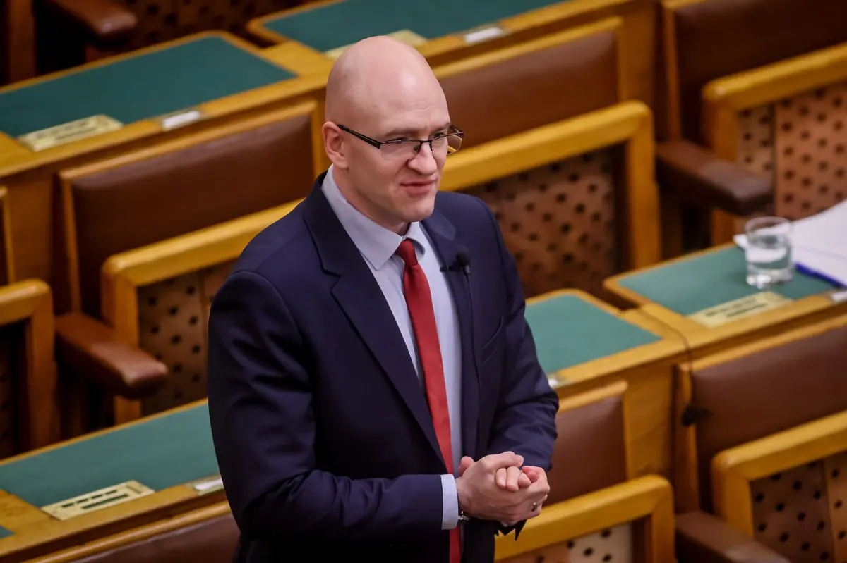 Z. Kárpát Dániel: „Tiltsuk ki a hiénákat és a nyomor vámszedőit a devizások közvetlen közeléből!”