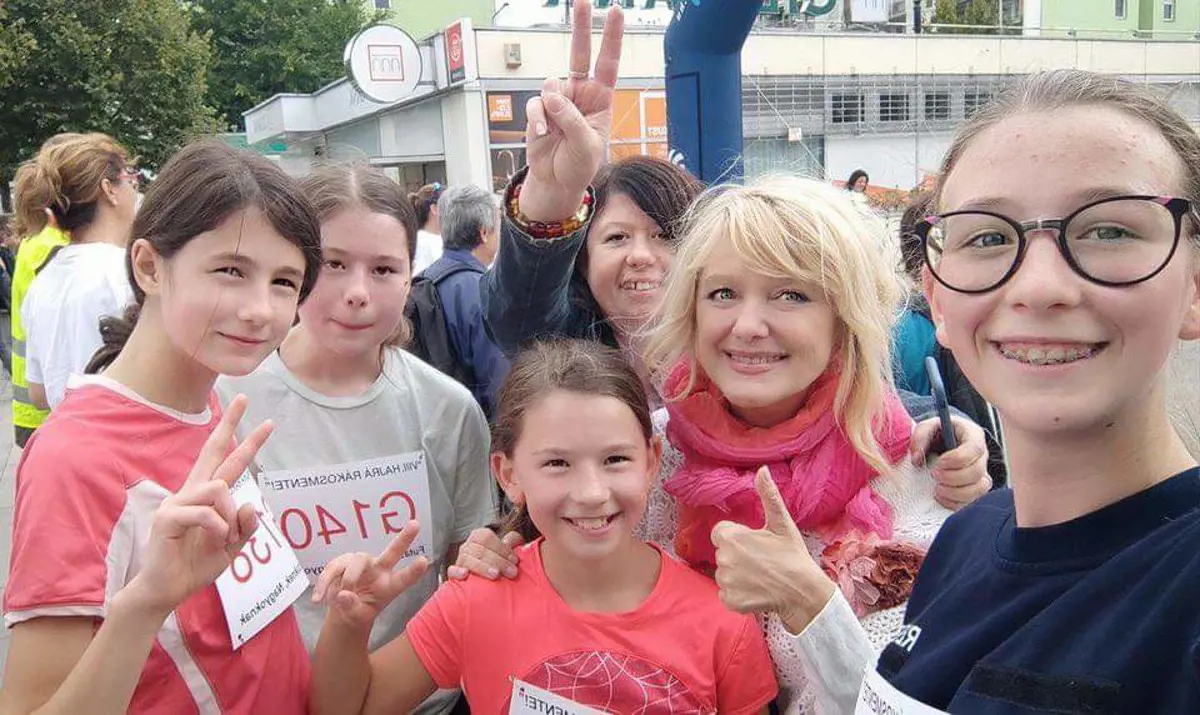 Politikai pedofília: a fideszes Dunai Mónika is minden alkalmat megragad, hogy gyerekekkel pózoljon