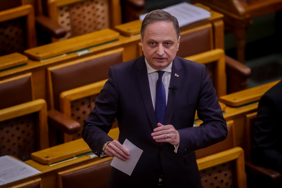 Brenner Koloman: Szijjártó csak hebegett-habogott, amikor az orosz hekkertámadásról kérdezték