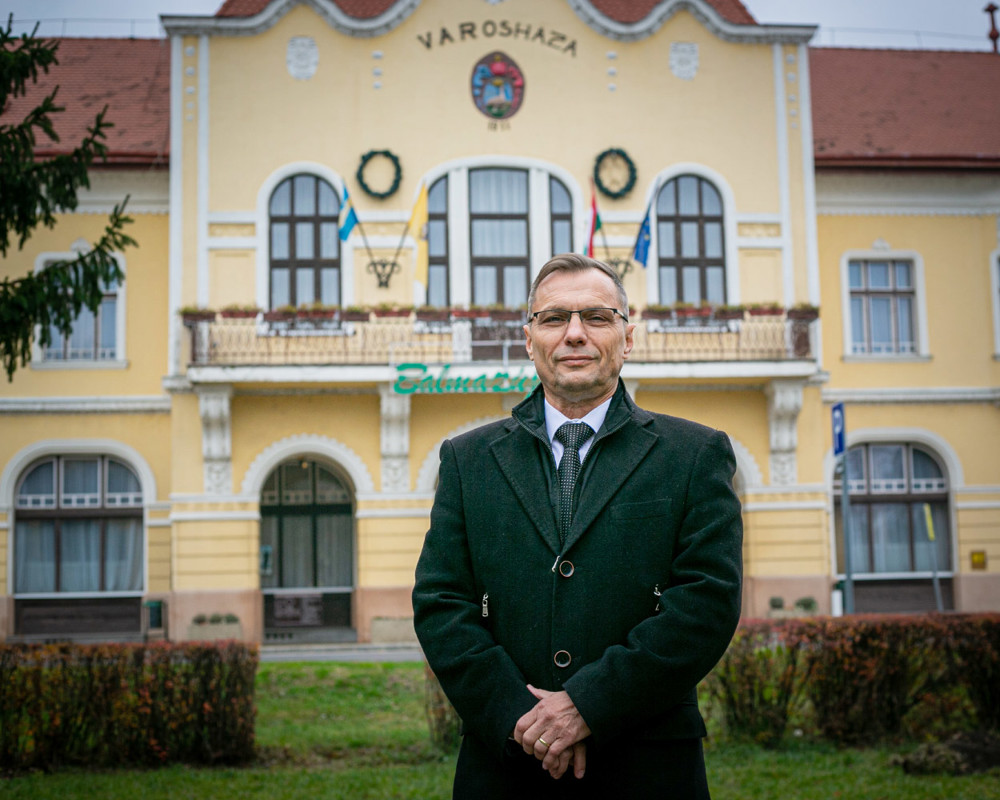 Kivéreztetés: közel 400 dolgozó látja kárát, hogy a kormány nem utal Balmazújvárosnak