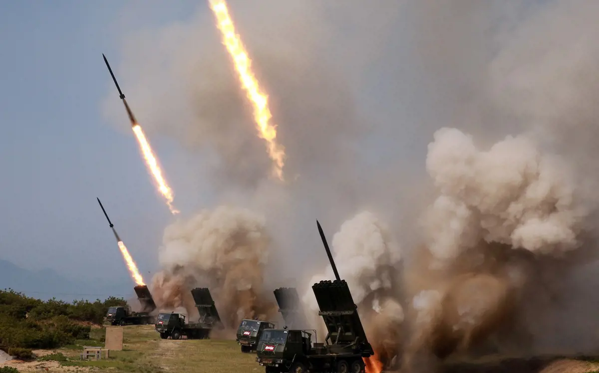 Észak-Korea ismeretlen rakétákat lőtt ki