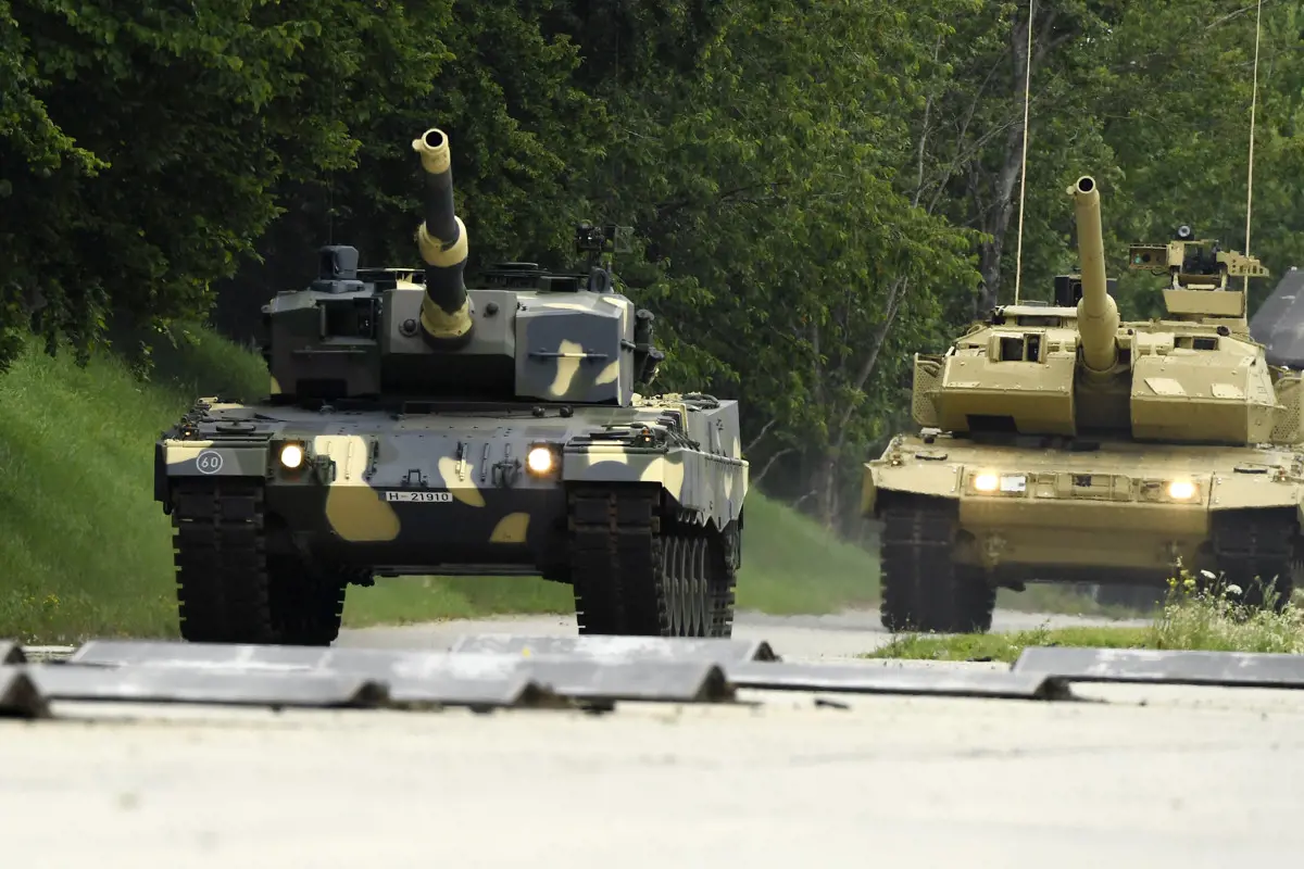 Bemutatták Münchenben a Magyar Honvédség új Leopard harckocsijait