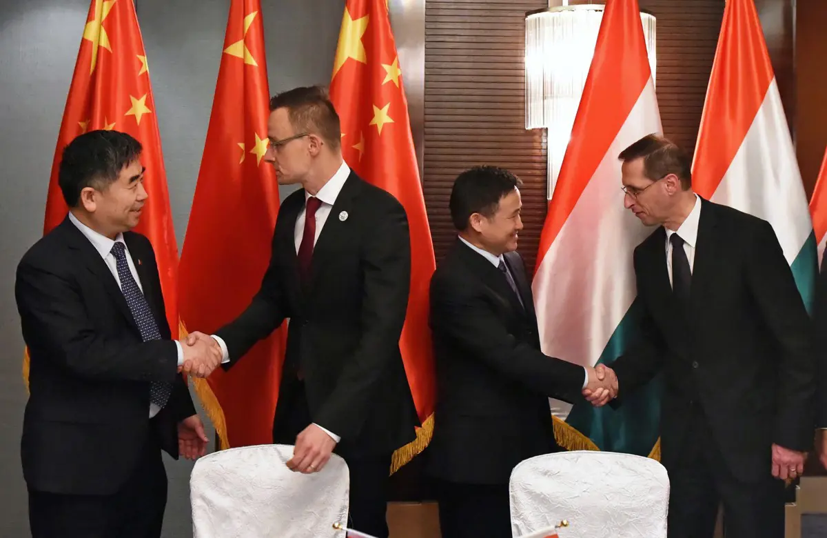 Tovább a keleti nyitás útján: újabb kínai befektetésekről tárgyalt Varga Mihály