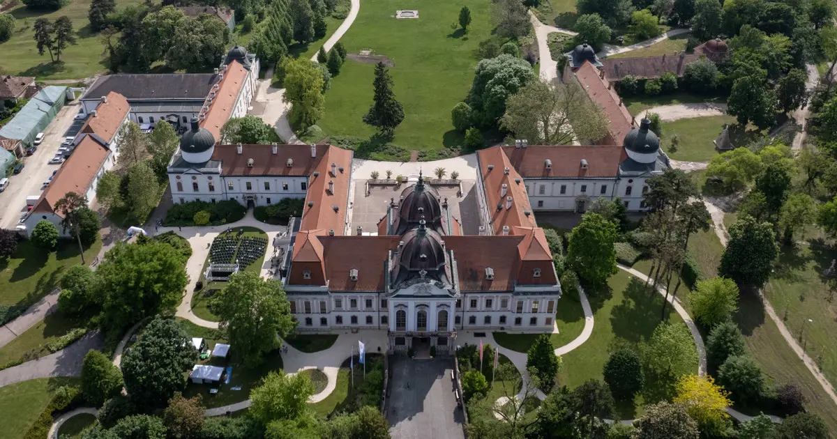 Bútorostul magánosítaná az államilag felújított kastélyokat a Fidesz-kormány