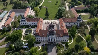 Bútorostul magánosítaná az államilag felújított kastélyokat a Fidesz-kormány