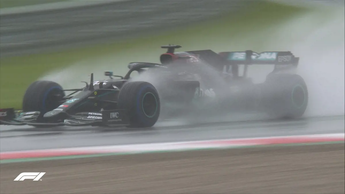 Eső és Hamilton-pole, Verstappen eldobta az utolsó körét, Sainz a harmadik