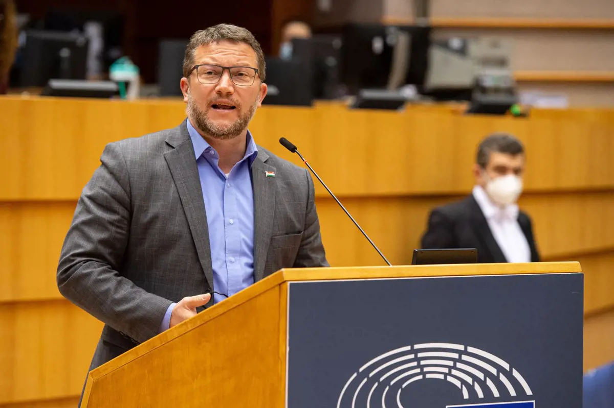Mégsem nyújtja be népszavazási kérdését az uniós tagság megerősítéséről Ujhelyi István