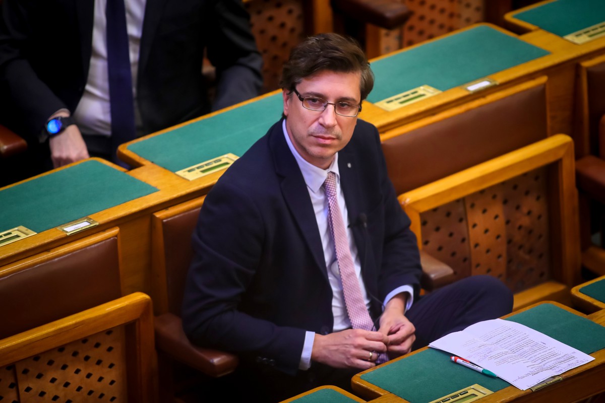Lukács László a kormánynak: Önök biankócsekkre idehozzák ezeket a mérgező akkugyárakat!