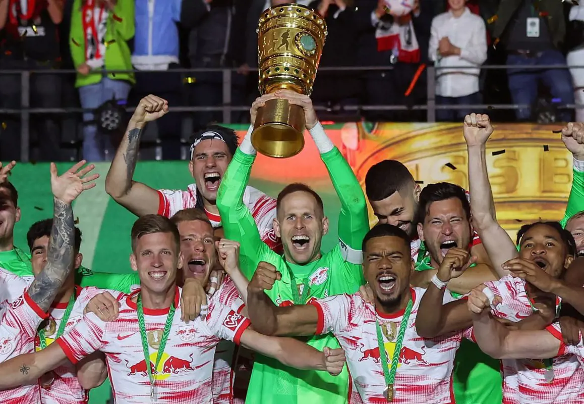 Gulácsi Péter, Willi Orbán és Szoboszlai Dominik német kupagyőztes lett az RB Leipziggel