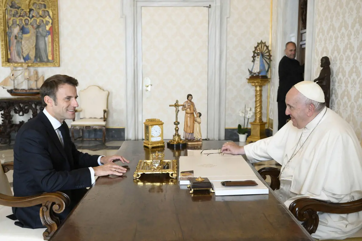 Ferenc pápa több fontos témáról is tárgyalt Macronnal a Vatikánban