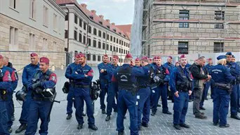 A Fidesz híveinek sem tetszik, hogy Pintér rendőrei könnygázzal fújták le a tüntető diákokat