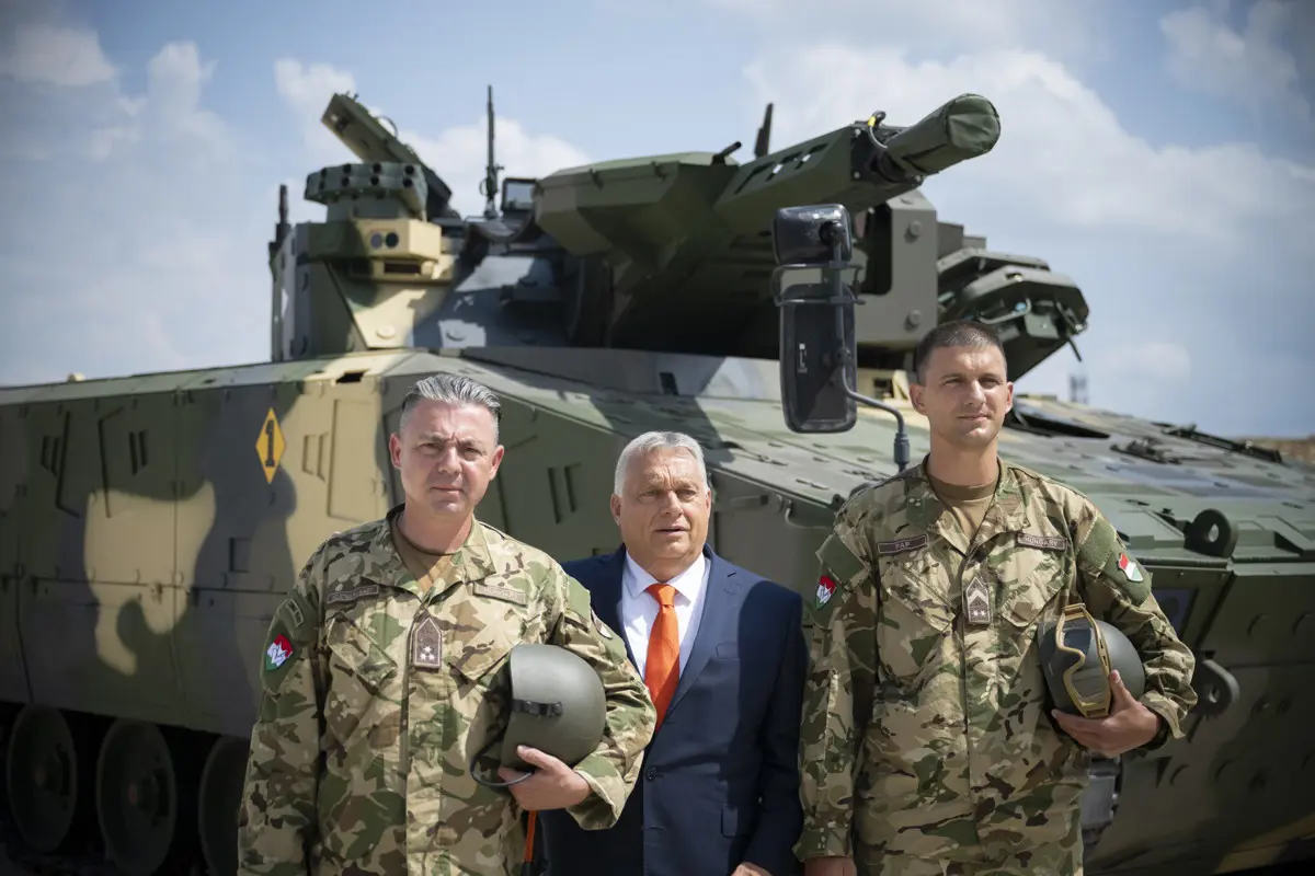 A háborúra hivatkozva jövő májusig kitolnák a rendeleti kormányzást, Orbán kedvenc műfaját