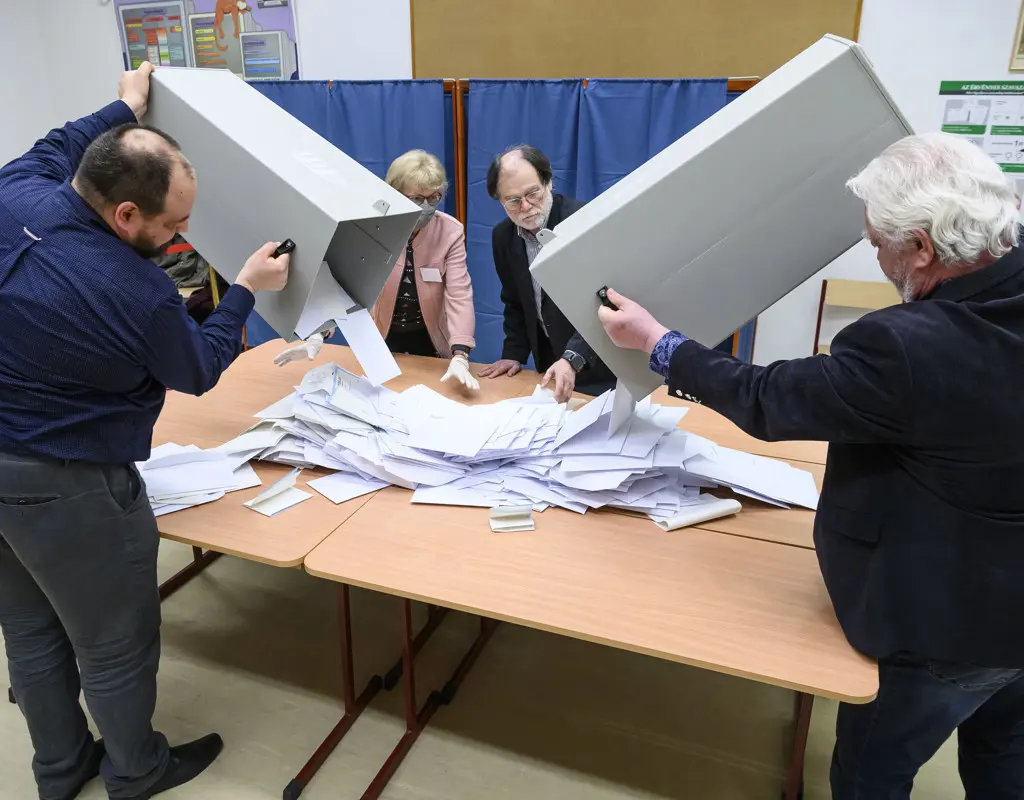 Választások: több mint 28 ezren lesznek a szavazatszámláló bizottságokban országszerte