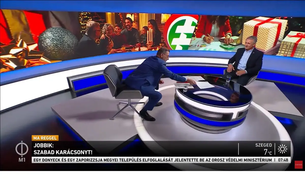 Szabad szenteste: népszavazási aláírásgyűjtő ívet vitt a köztévébe Adorján Béla