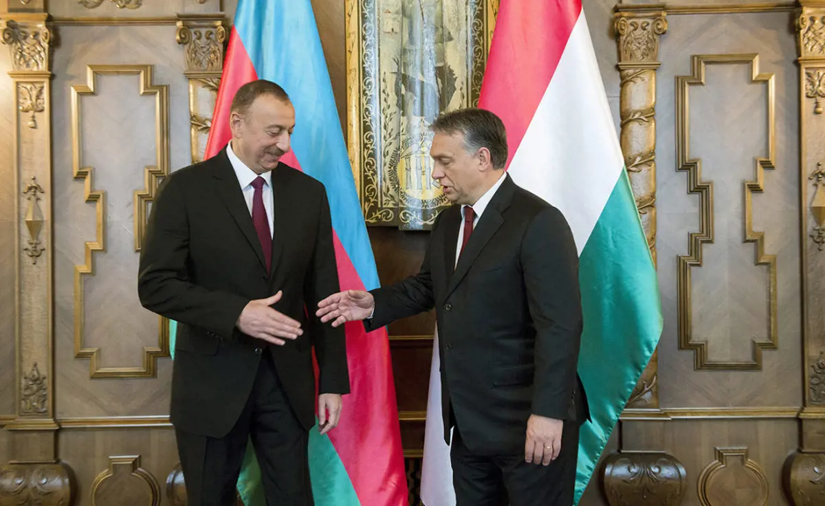 Szijjártó büszke rá, hogy a magyar kormány és az azeri diktatúra mindig őszinte lehet egymáshoz