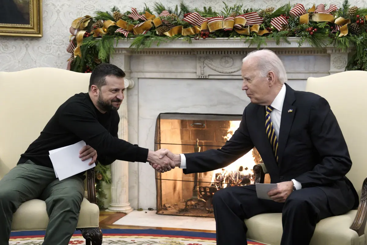 Biden azt mondta az ukrán elnöknek, hogy bízik az amerikai katonai segély folytatásában