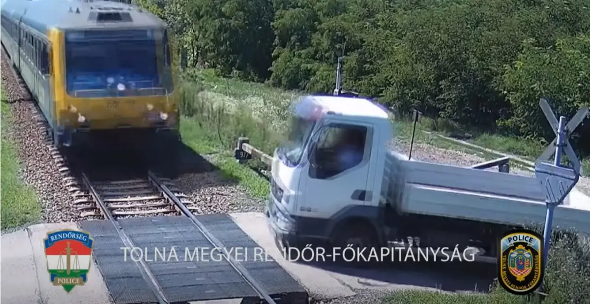 Amikor a kisteherautó azt hiszi, hogy a vonat elé mehet - videó