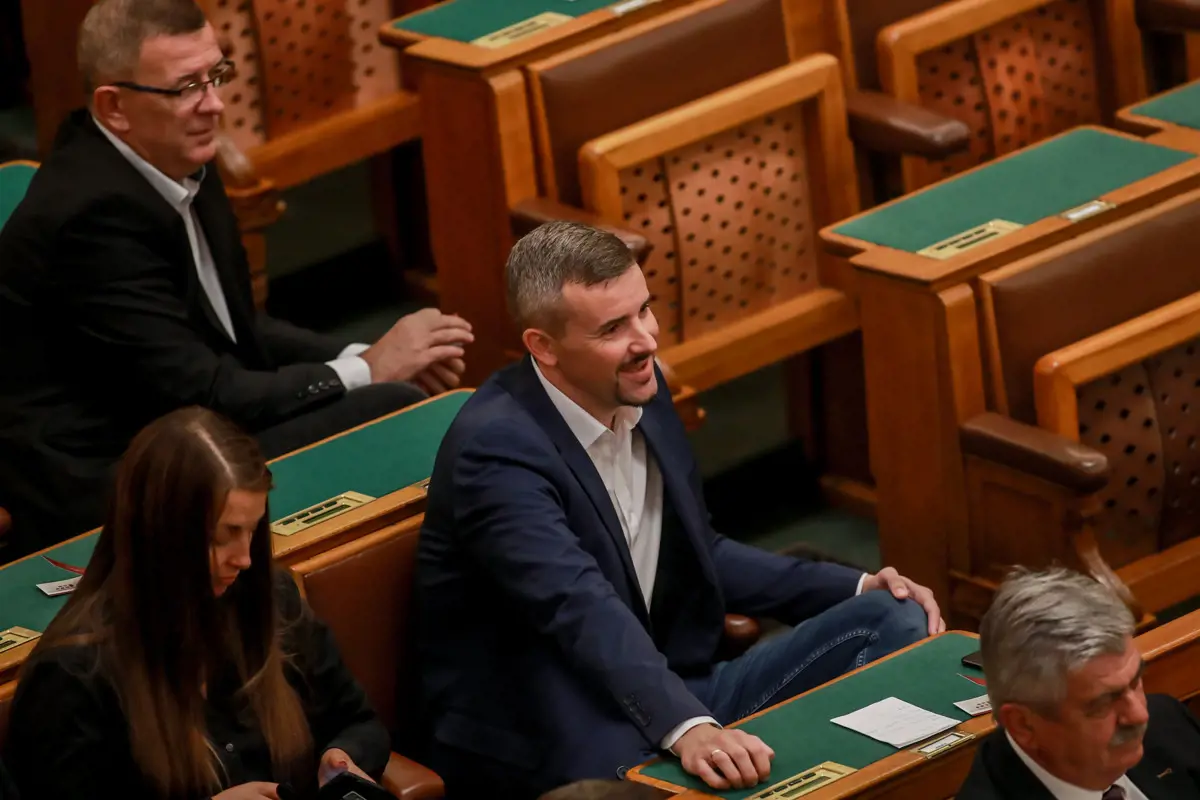 Jakab Péter: "Én dupla kávéval indítom a napot, Orbán meg dupla hazugsággal"