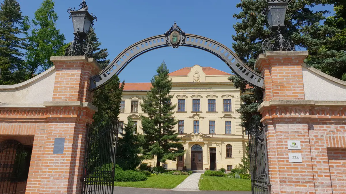 A Soproni Egyetem mégsem ad helyet a média szabadságáról szóló konferenciának