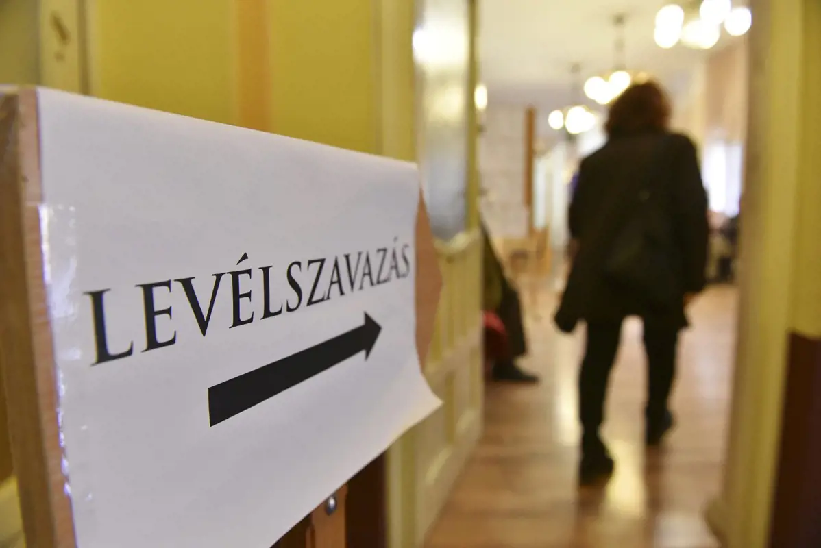 Felgyújtott levélszavazatok: Varga Judit januári rendelete könnyíthette meg a visszaéléseket