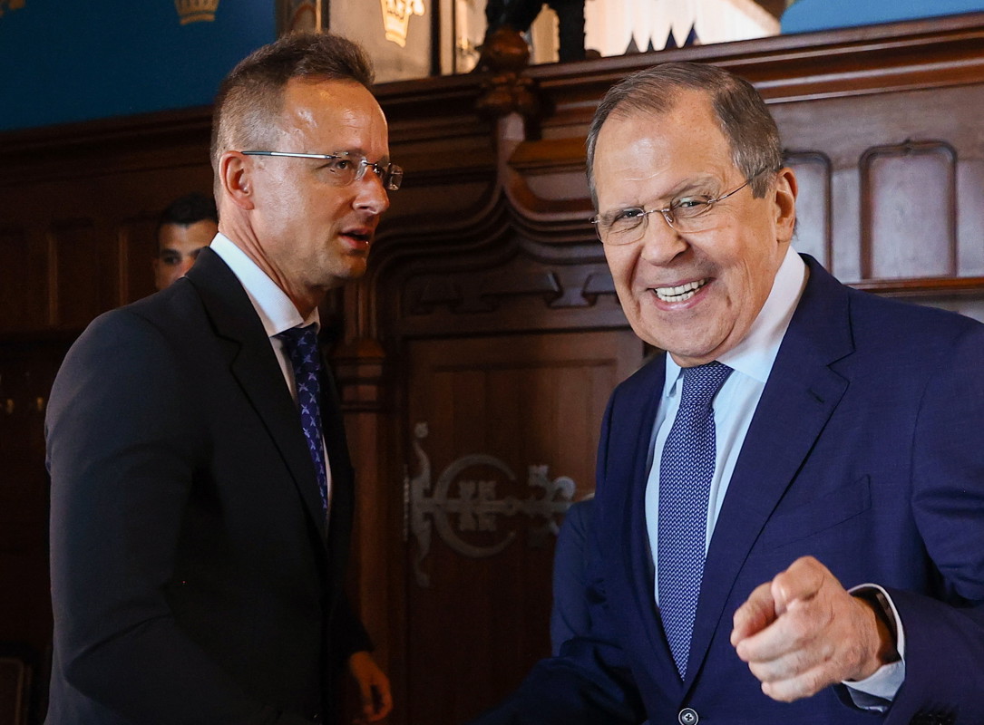 Róna Péter: Szijjártó Péter, Menczer Tamás és Orbán Balázs is hazudott a magyaroknak!