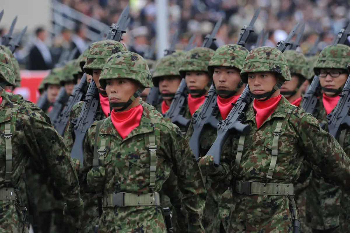 Japán a következő öt évben megkétszerezi katonai kiadásait