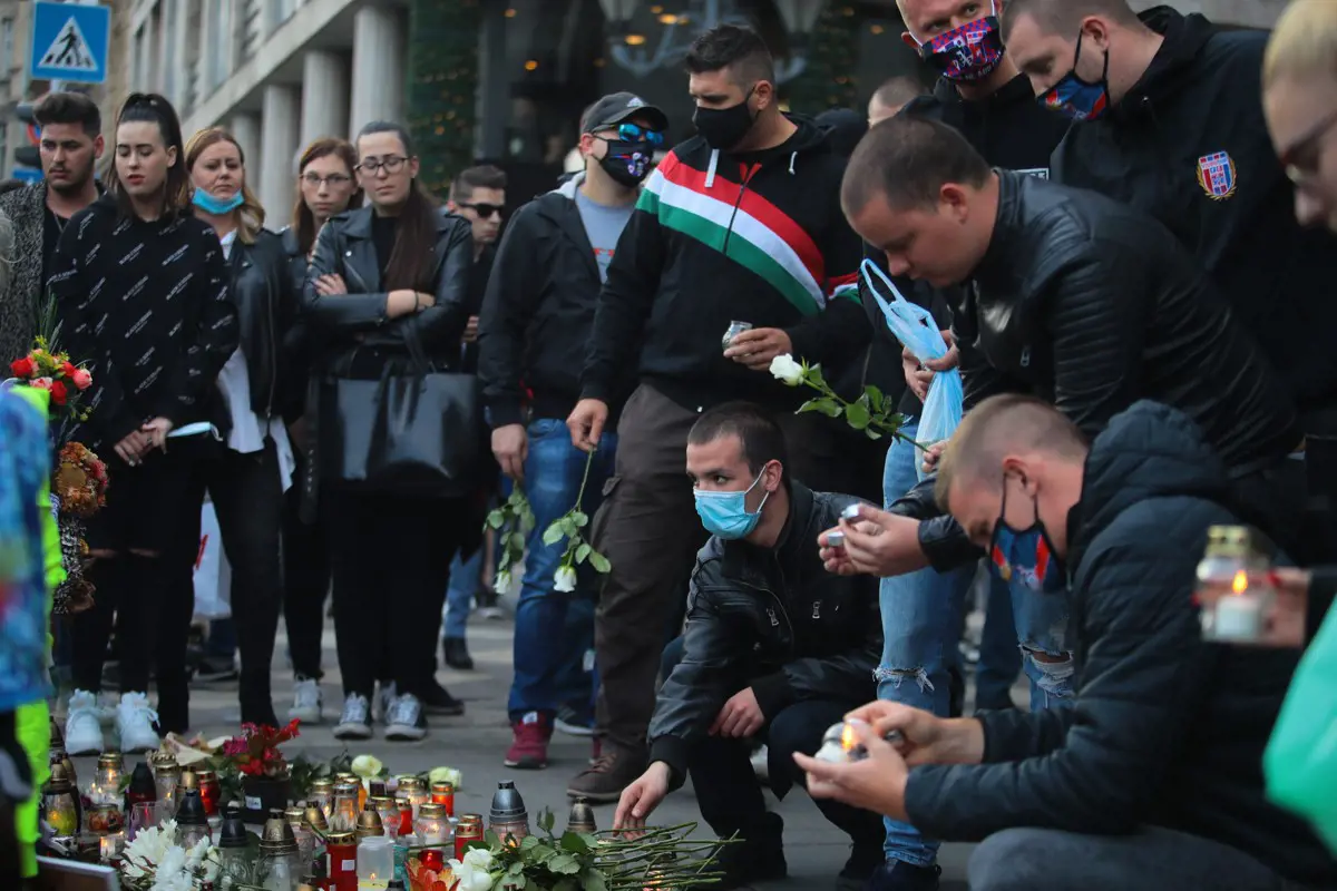 Tényleg nácik emlékeztek a Deák téri kettős gyilkosság áldozataira?