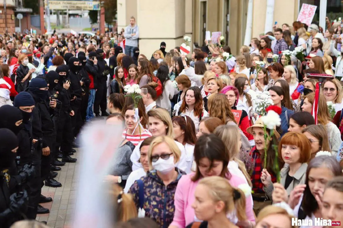 Több ezer belarusz nő tüntetett Minszkben