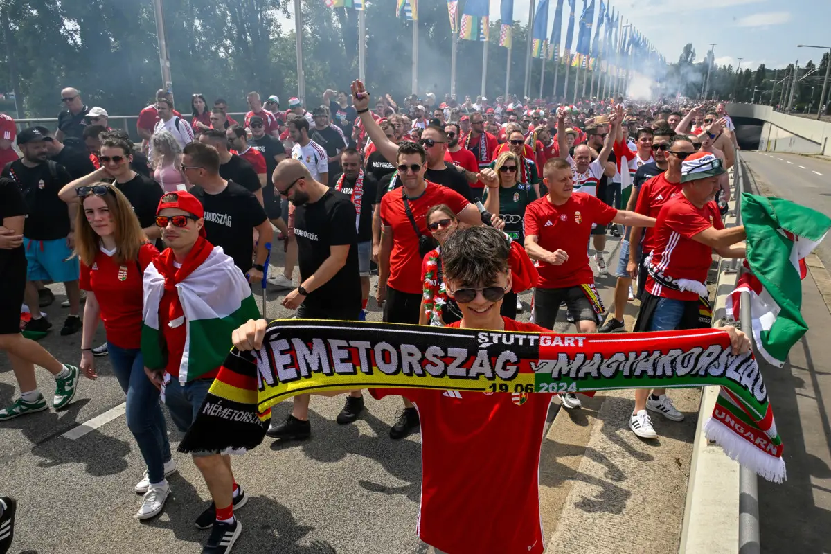 Német-magyar: már magyar szurkolók ezrei nyüzsögnek a stuttgarti stadionnál