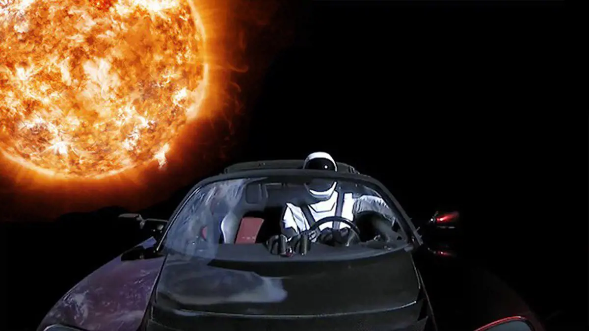Megkerülte a Napot Elon Musk Teslája