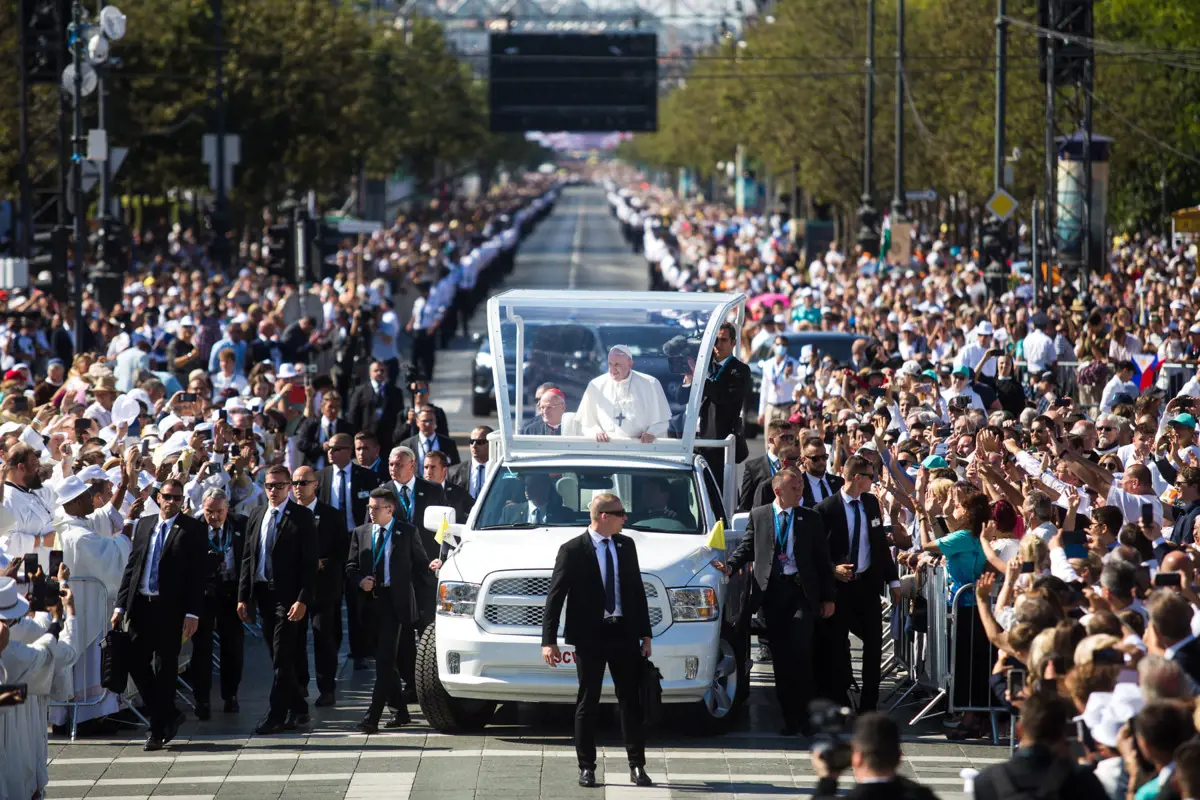 Ferenc pápa a remény útjának nevezte budapesti és szlovákiai látogatását