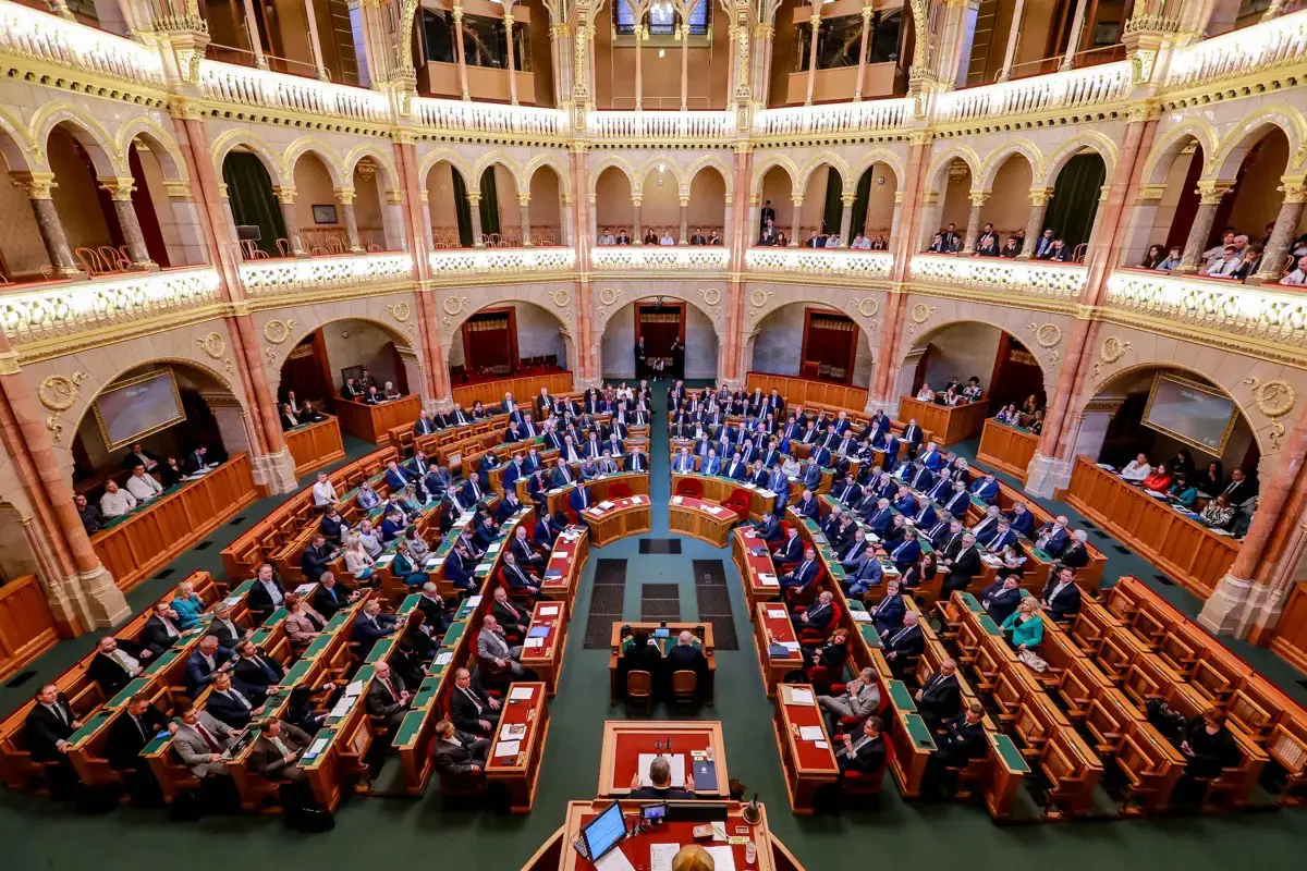 Orbán Viktorral kezdődhet hétfőn a parlament, mindössze 18 ülésnap lesz idén