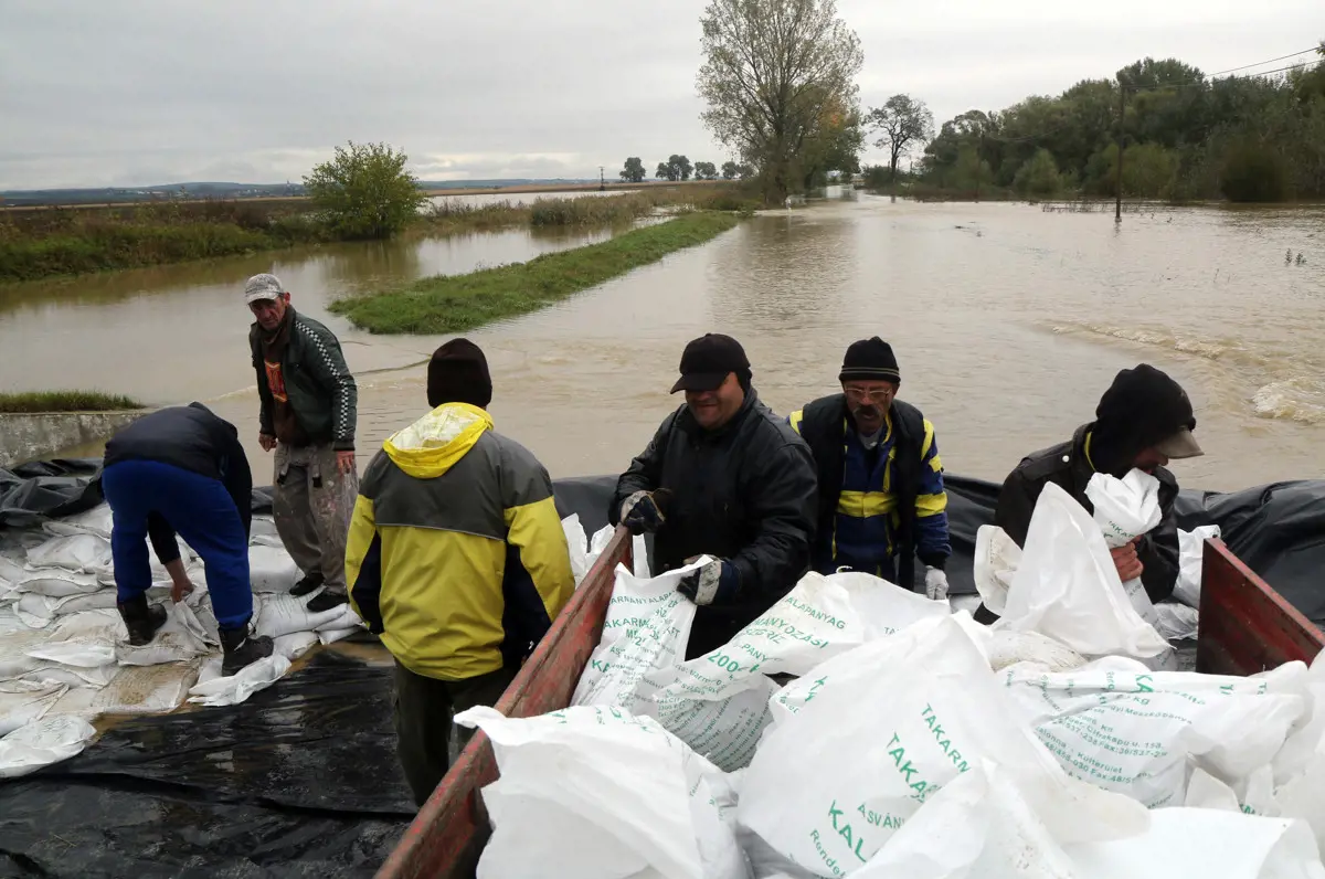 Elzárt települések és utak az árvíz miatt Borsodban