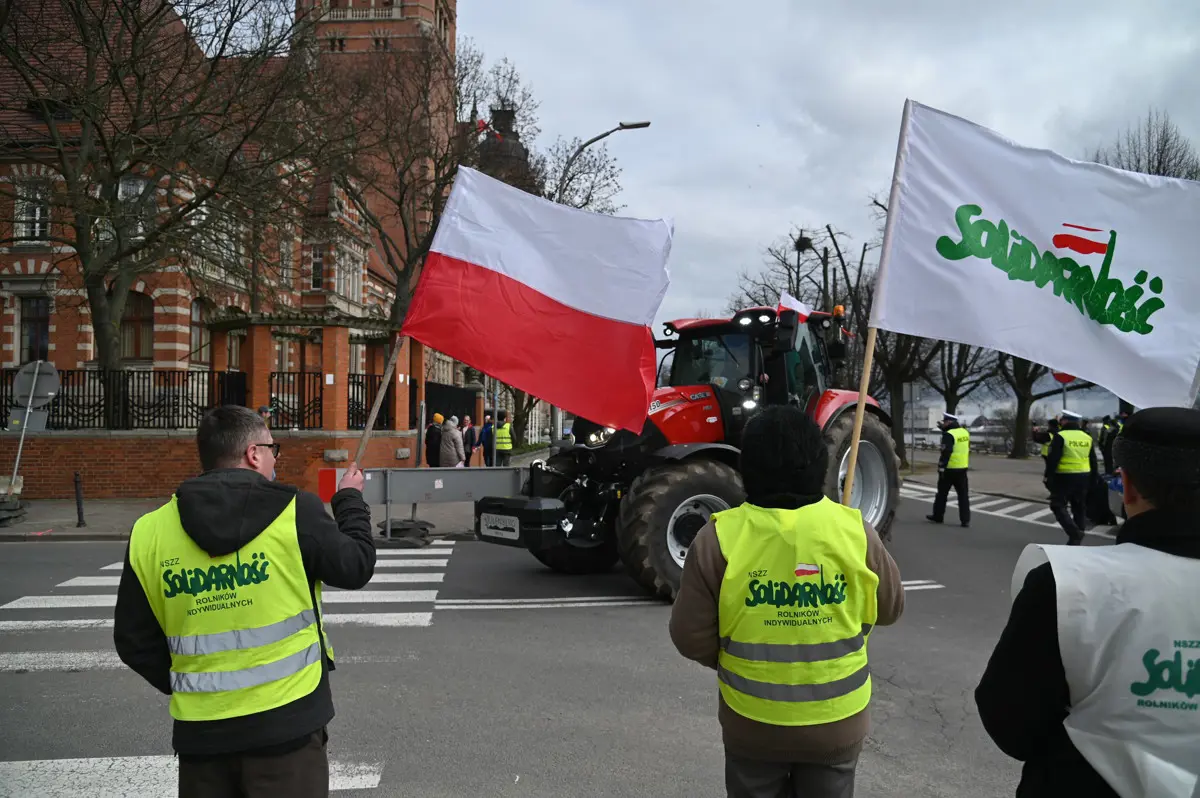 Ukrajna a tranzitutak megnyitását kéri Lengyelországtól az ukrán mezőgazdasági export előtt