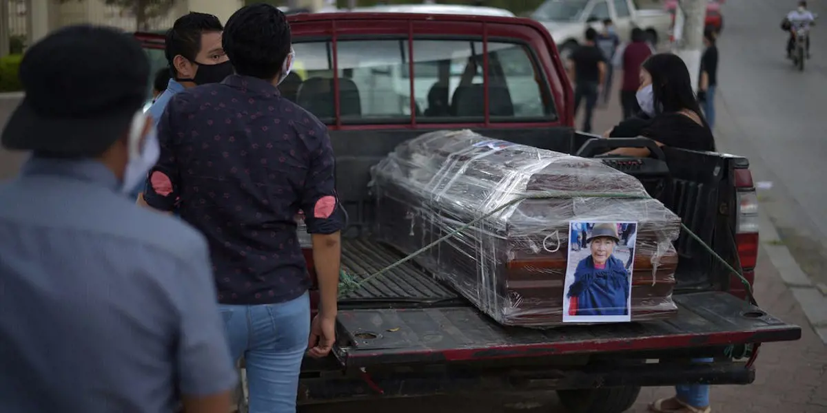 A házakból gyűjtik össze a holttesteket Ecuador legnagyobb városában