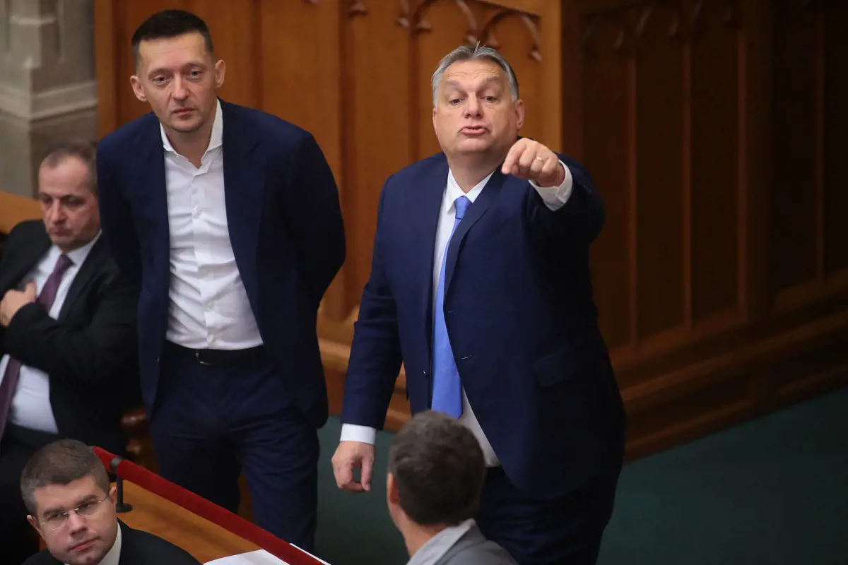 Megszavazta a kétharmad: amíg a járvány tart, Orbán Viktornak nem kell elszámolnia a rendeleteivel