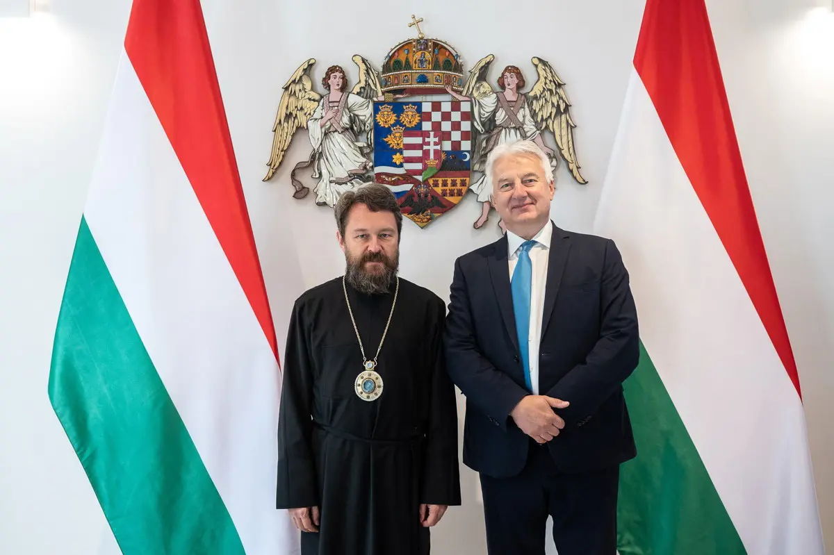 Titkolja a kormány, hogyan kapott magyar állampolgárságot az orosz ortodox egyházi vezető