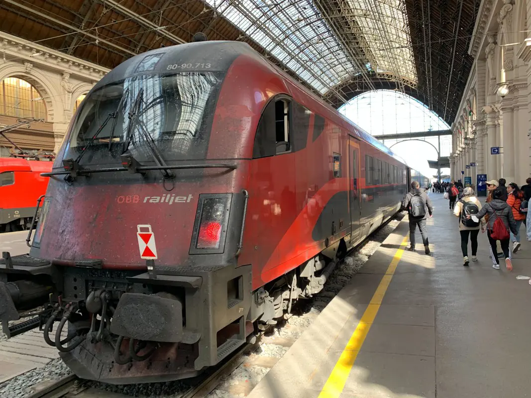Elege lett az osztrákoknak a MÁV késéseiből, ezért levágták Magyarországot a nyugat-európai vasúthálózatról