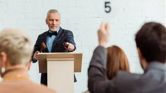 Z. Kárpát Dániel: Egy hiénákból, vészívókból álló iparág telepedett arra, hogy az emberek elveszítik az otthonukat