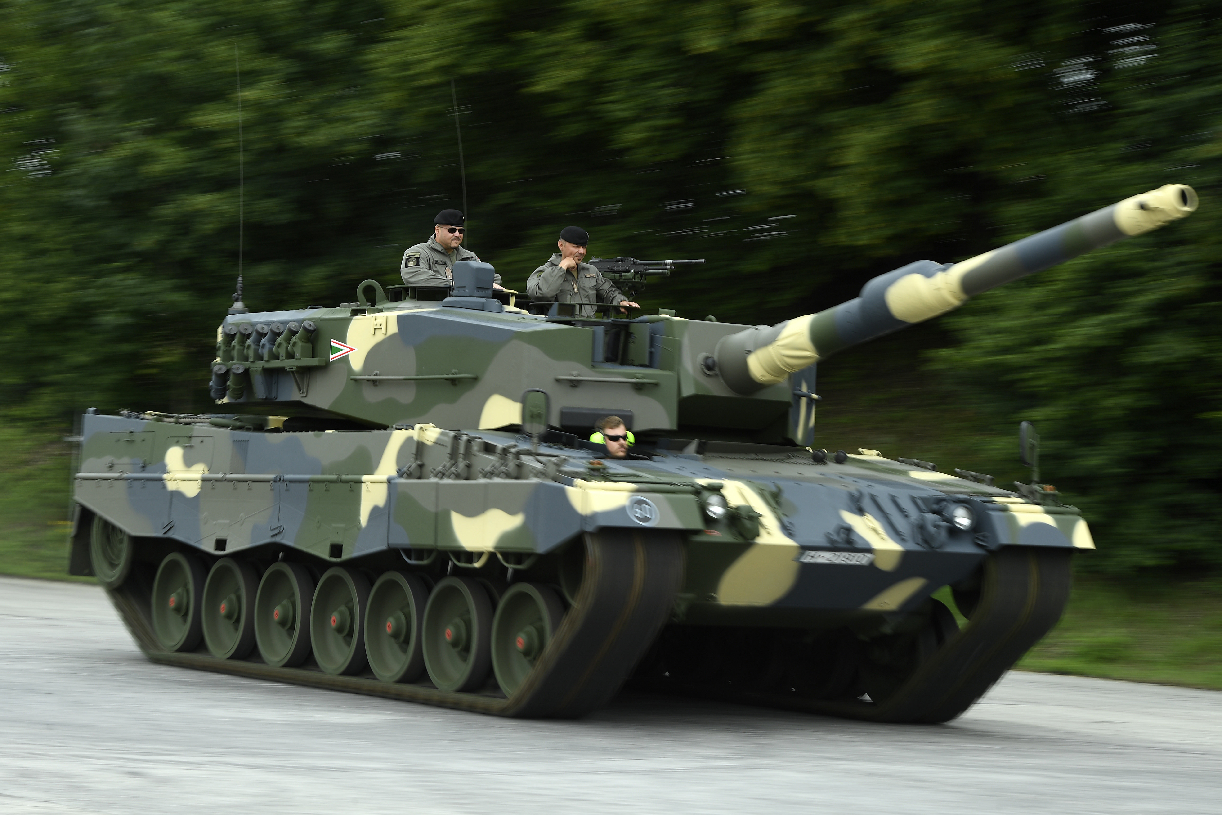 Современные немецкие танки. Леопард 2а4. Танк леопард 1а5. Leopard 2a5. Leopard 2a4 танк.